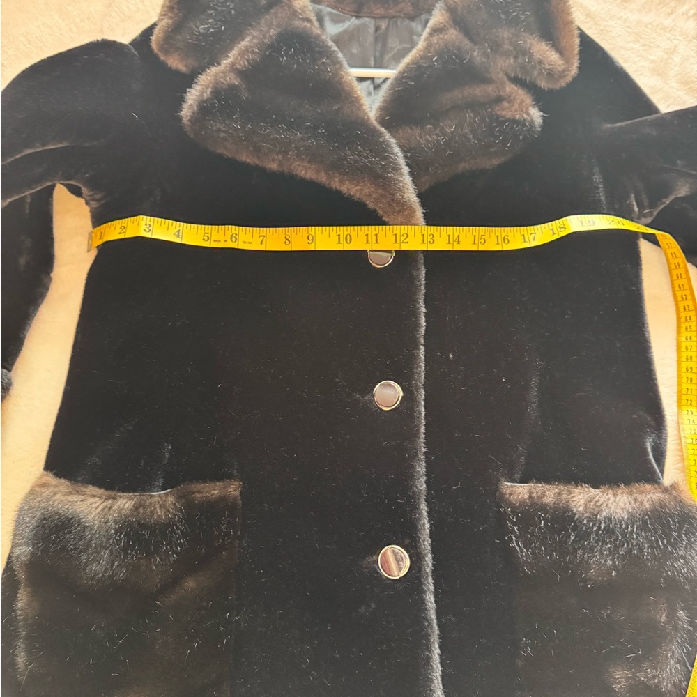 Chic Black Faux Fur Teddy Jacket - Picture 8 of 15
